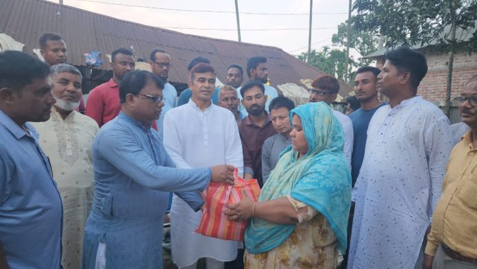 পঞ্চগড়ের ঝড়ে ক্ষতিগ্রস্তদের পাশে বিএনপি নেতা ফরহাদ হোসেন আজাদ
