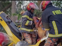 গাইবান্ধায় গার্মেন্টস শ্রমিকবাহী ট্রাক উল্টে ১ শিশুর মৃত্যু, আহত ১০