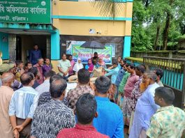 ফুলবাড়ীতে কৃষকদের মাঝে বিনামূল্যে বীজ ও সার বিতরণ