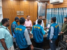 দিনাজপুর জেলা নির্বাচন অফিসে দুদকের অভিযান, অনিয়মের নথিপত্র সংগ্রহ