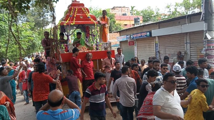 দিনাজপুরে রথযাত্রা উৎসবে হাজারো ভক্তের ঢল