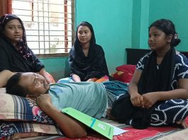 দিনাজপুরে অসুস্থ বাবার চিকিৎসা আর সংসার চালাতে হিমশিম, অনিশ্চিত দুই মেয়ের ভবিষ্যৎ