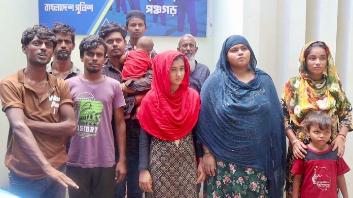 পঞ্চগড়ে তিন সীমান্ত দিয়ে নারী-শিশুসহ ১৮ বাংলাদেশিকে পুশইন করেছে বিএসএফ