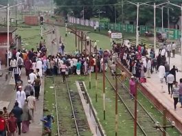 রামসাগর এক্সপ্রেস ট্রেনের ছাদের উপর থেকে পড়ে ১জনের মৃত্যু