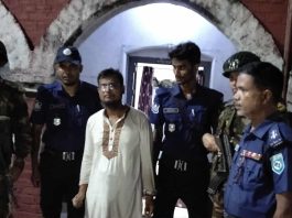 পার্বতীপুর রেলস্টেশনে সেনাবাহিনীর অভিযান, টিকিট কালোবাজারি আটক