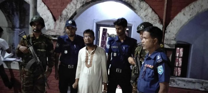 পার্বতীপুর রেলস্টেশনে সেনাবাহিনীর অভিযান, টিকিট কালোবাজারি আটক