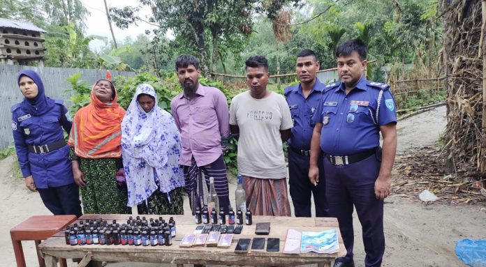 পার্বতীপুরে যৌথ বাহিনীর অভিযানে নগদ ৪ লক্ষ টাকা ও মাদকসহ ৪ জন আটক