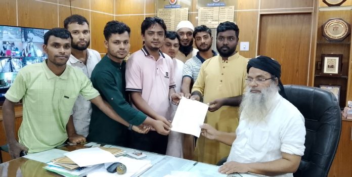 নীলফামারীতে কলেজের জায়গা শিক্ষা প্রকৌশলকে হস্তান্তর না করার দাবিতে শিক্ষার্থীদের বিক্ষোভ