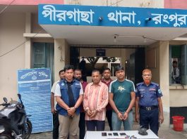 পীরগাছায় অস্ত্রচক্রের হোতাসহ গ্রেপ্তার ২, ভুয়া লাইসেন্স ও বন্দুক উদ্ধার