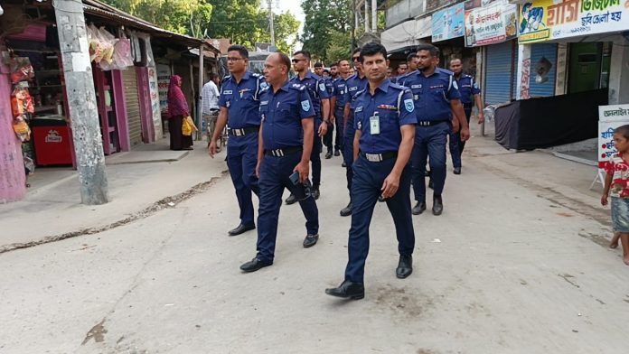 চিলমারীতে আইনশৃঙ্খলা পরিস্থিতি স্বাভাবিক রাখতে পুলিশের টহল