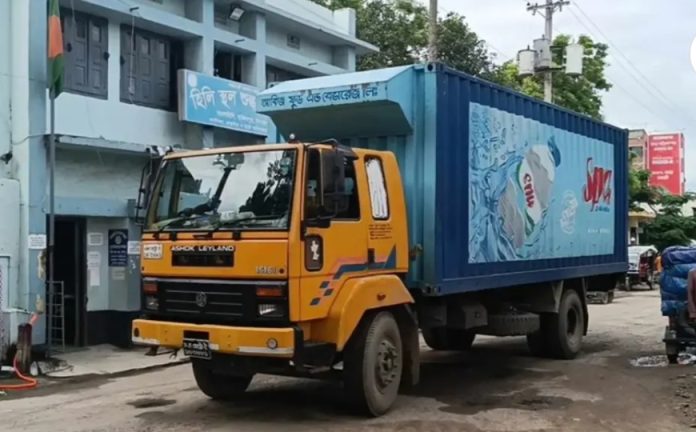 প্রথমবারের মতো হিলি স্থলবন্দর দিয়ে ভারতে জুস রপ্তানি