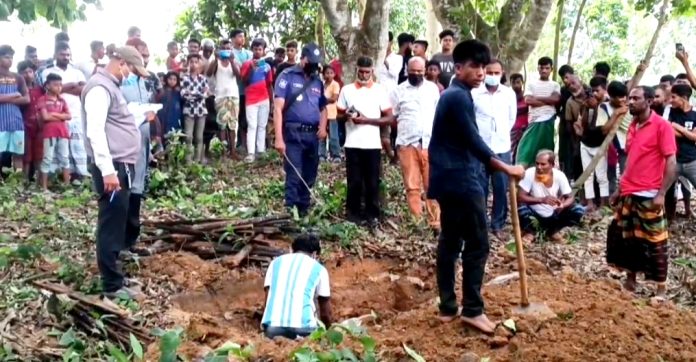 হাকিমপুরে হত্যা মামলার তদন্তে নতুন মোড়, দাফনের ১৫ মাস পর কবর থেকে লাশ উত্তোলন