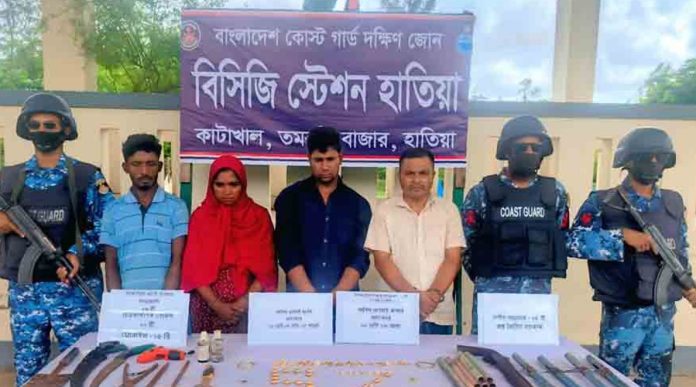 হাতিয়ায় যৌথবাহিনীর অভিযান, আটক ৪