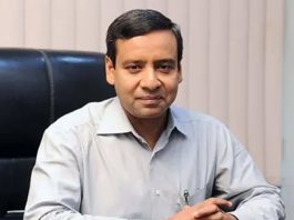 বিপ্লব সবসময় তার বিপ্লবীদের খেয়ে ফেলে