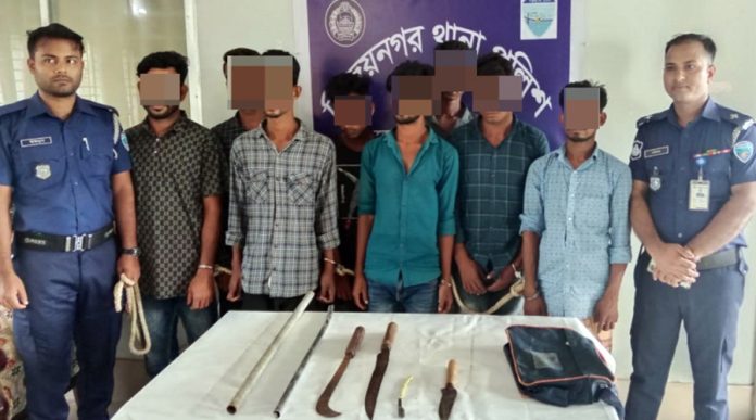 ব্রাহ্মণবাড়িয়ায় ডাকাতির প্রস্তুতিকালে দেশীয় অস্ত্রসহ ৮ ডাকাত গ্রেফতার