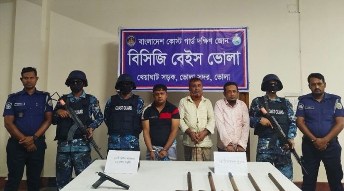 ভোলায় যৌথ অভিযানে অস্ত্রসহ আ. লীগের তিন নেতা আটক