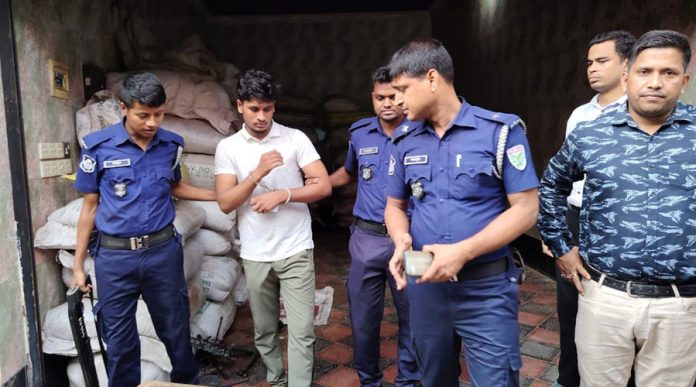 শ্রীমঙ্গলে চা বোর্ডের অভিযানে বিপুল পরিমাণ চা-পাতা জব্দ