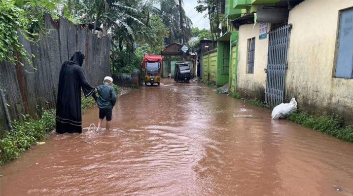 নোয়াখালীতে টানা বৃষ্টিতে পানিবন্দি ৪২ হাজার পরিবার