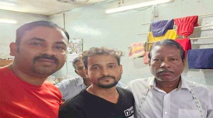 অটোরিকশায় পাওয়া ১৫ লাখ টাকা ফেরত দিলেন চালক