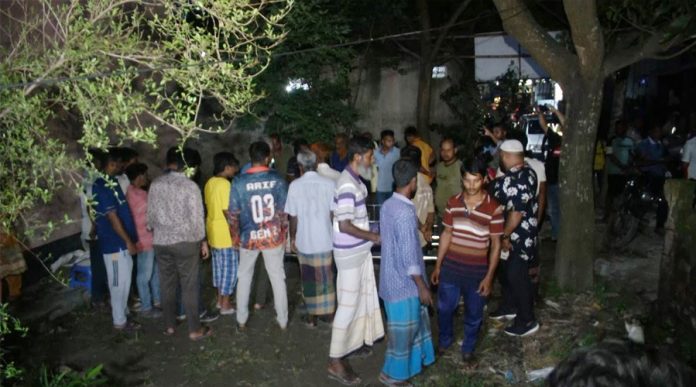 খুলনায় মদপানে প্রাণ গেল ৫ জনের, বিক্রেতা আটক