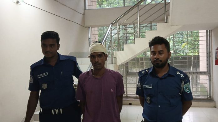 দিনাজপুরে মাদক ব্যবসায়ীর ছুরিকাঘাতে পুলিশ সদস্য আহত, অভিযুক্ত আটক
