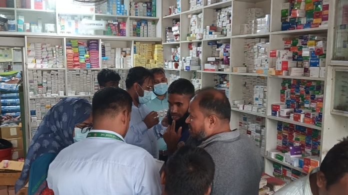 দিনাজপুরে ভ্রাম্যমাণ আদালতের অভিযানে তিন ওষুধের দোকানকে ৪০ হাজার টাকা জরিমানা