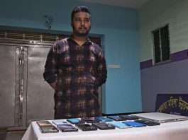 পঞ্চগড়ে সেনা অভিযানে অনলাইন জুয়ার ডিলার আটক