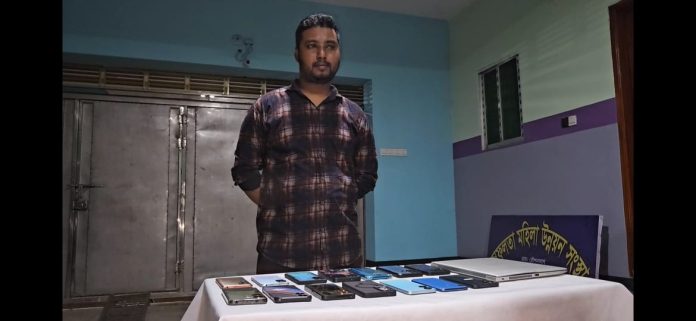 পঞ্চগড়ে সেনা অভিযানে অনলাইন জুয়ার ডিলার আটক