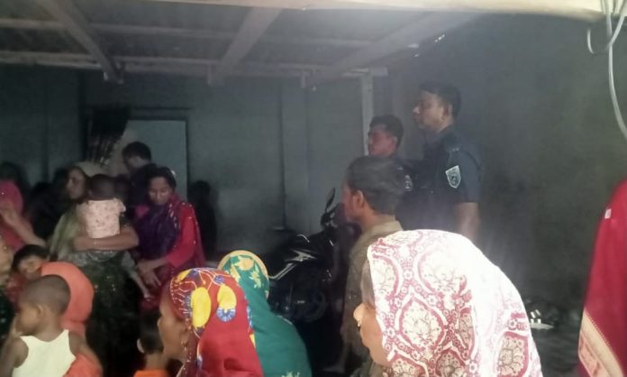 ঘোড়াঘাটে গৃহবধূর ঝুলন্ত লাশ উদ্ধার, পারিবারিক কলহের জেরে আত্মহত্যার অভিযোগ