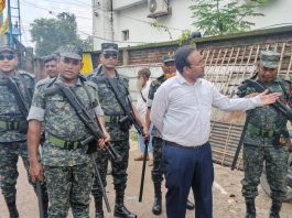 ফুটপাত দখলকারীদের বিরুদ্ধে কঠোর অবস্থানে দিনাজপুর জেলা প্রশাসন