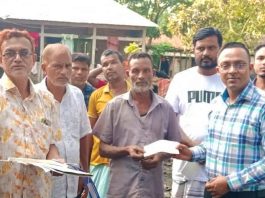 অগ্নিকাণ্ডে ক্ষতিগ্রস্ত পাঁচ পরিবারকে নীলফামারী পৌরসভার আর্থিক সহায়তা