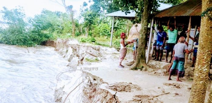 থামছে না তিস্তার ভাঙন, বিলীন হচ্ছে বসতবাড়ি ফসলি জমি